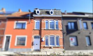 De woning is gelegen in de Koning Albertstraat te Kuurne, een centrale en levendige omgeving waar alle essentiële voorzieningen — zoals...