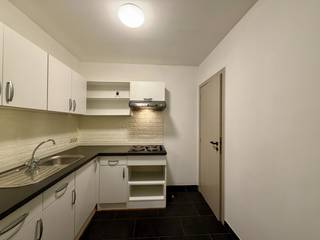 Nabij het centrum van Roeselare bevindt zich dit instapklare appartement op het gelijkvloers.De kleuter- en lagere school, bakkerij, buurtwinkel,...