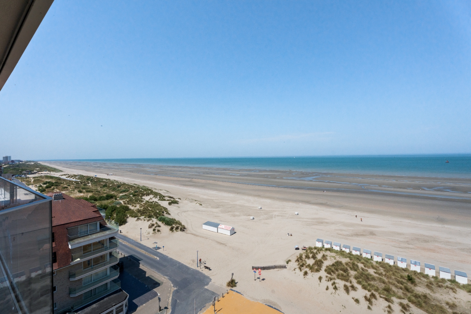 Luxueus gerenoveerd appartement met frontaal zeezicht te Nieuwpoort - foto 4