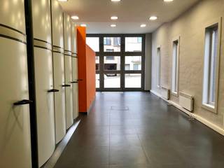 Kantoorruimte (ca. 50 m²) met achtergelegen magazijn (ca. 240 m²) te huur nabij het centrum van Sint Antonius.Dit kantoor is gelegen op het...