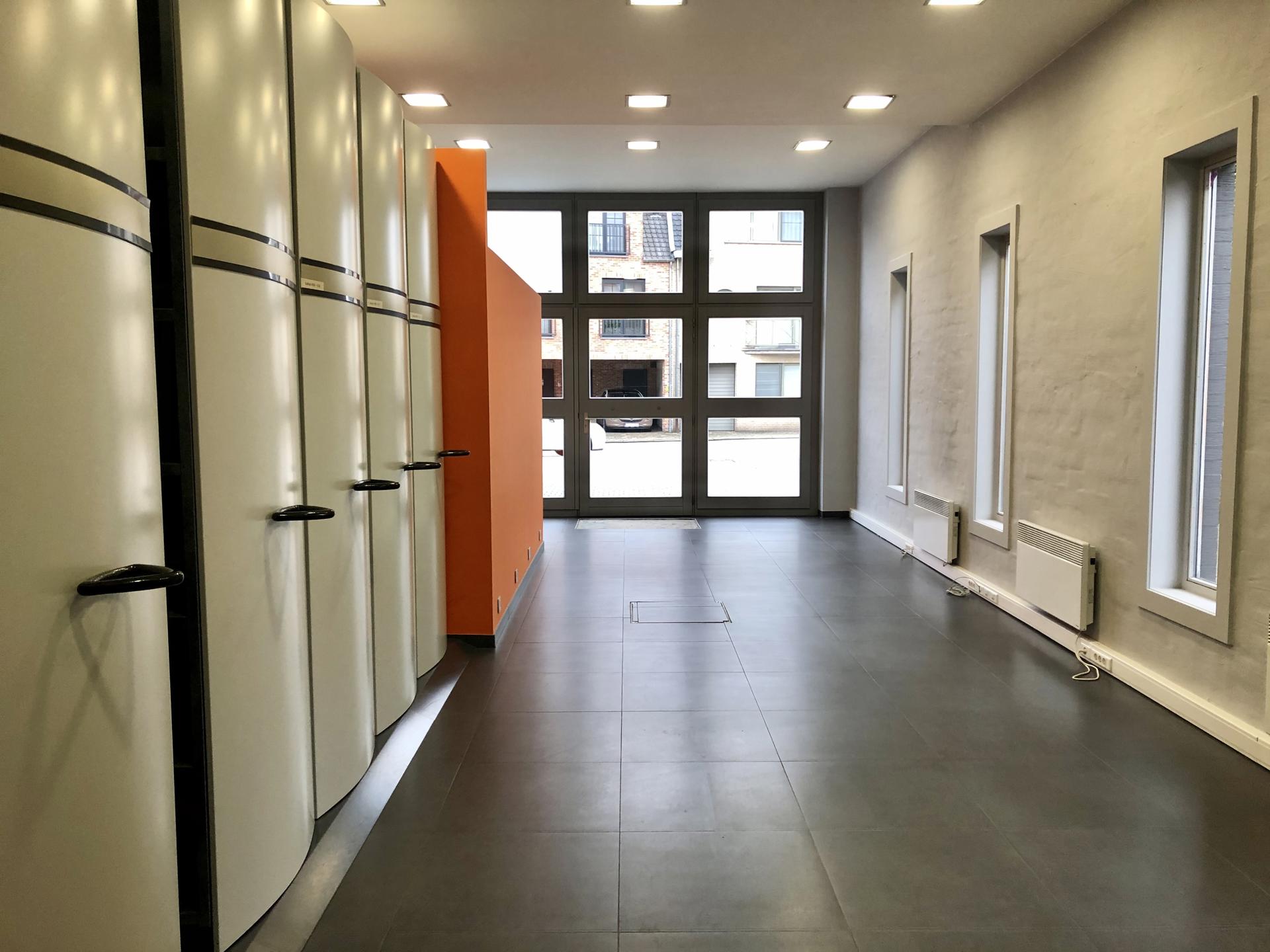 Kantoor met achtergelegen magazijn te huur - foto 3