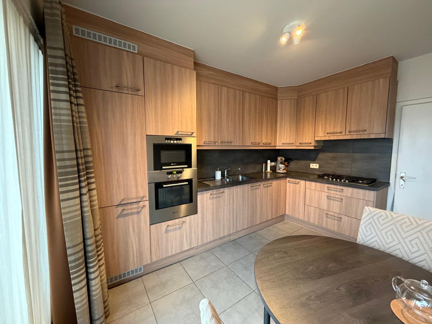 Ruim appartement met 2 slaapkamers en garage in het centrum van Geel - foto 4