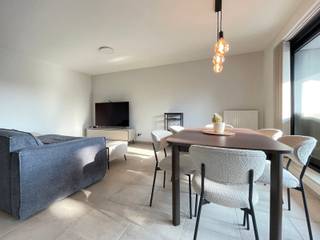 Dit recent appartement is zeer rustig gelegen nabij het centrum van Keerbergen en bevindt zich op de eerste verdieping in een gebouw met lift. Het appartement beschikt over een inkomhal, leefruimte met toegang tot het terras achteraan, open volledig geïnstalleerde keuken, berging, apart toilet, 2 slaapkamers en een badkamer met wastafel, ligbad, aparte douche en handdoekdroger. De inrit links van het gebouw met automatische poort brengt je naar de ondergrondse autostaanplaats die in de huurprijs inbegrepen is, evenals een private kelderberging. Bovendien is er ook een gezamenlijke fietsenstalling aanwezig. De huurprijs is 1050€ per maand en de gemeenschappelijke kosten bedragen 50€ per maand.<br />Het appartement is in perfecte staat en instapklaar. <br />De rustige ligging, in combinatie met de nabijheid van het centrum met winkels en openbaar vervoer geven dit appartement een echte meerwaarde!<br />Interesse? Contacteer ons via dominique.vde@imovastgoed.be om een bezoek in te plannen!