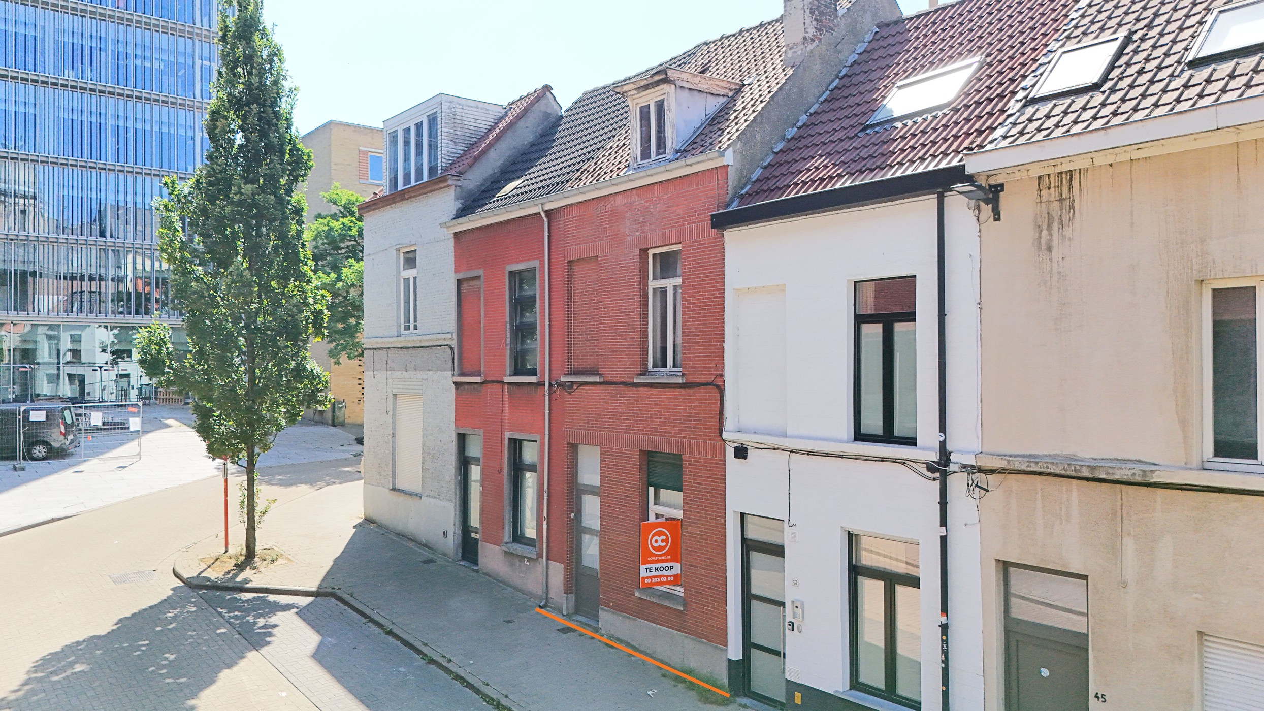 Te renoveren woning te koop in het hart van Gent – Tussen Muinkpark, Sint-Pietersplein en Artevelde hogeschool. - foto 1