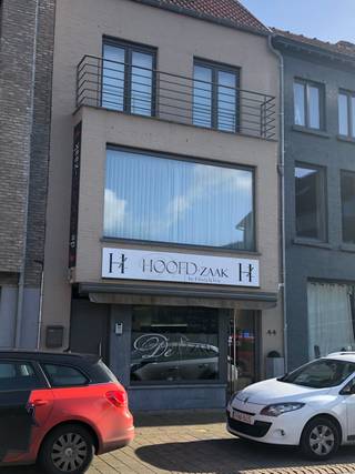 Appartement in het centrum van Veurne met 3 slaapkamers.Ruime living met veel lichtinval - een open ingerichte keuken met zicht op het terras - apart...