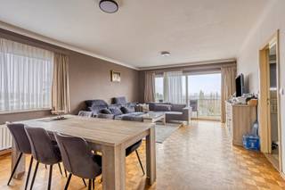 Ruim appartement met 3 slaapkamers en garageboxOp de vierde verdieping van een verzorgd gebouw vinden we dit aangenaam en lichtrijk appartement met...