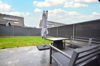 GANZENSTRAAT 188800 ROESELAREDeze ruime en lichtrijke woning is gelegen in een rustige woonomgeving, met een vlotte verbinding naar de snelweg en in...