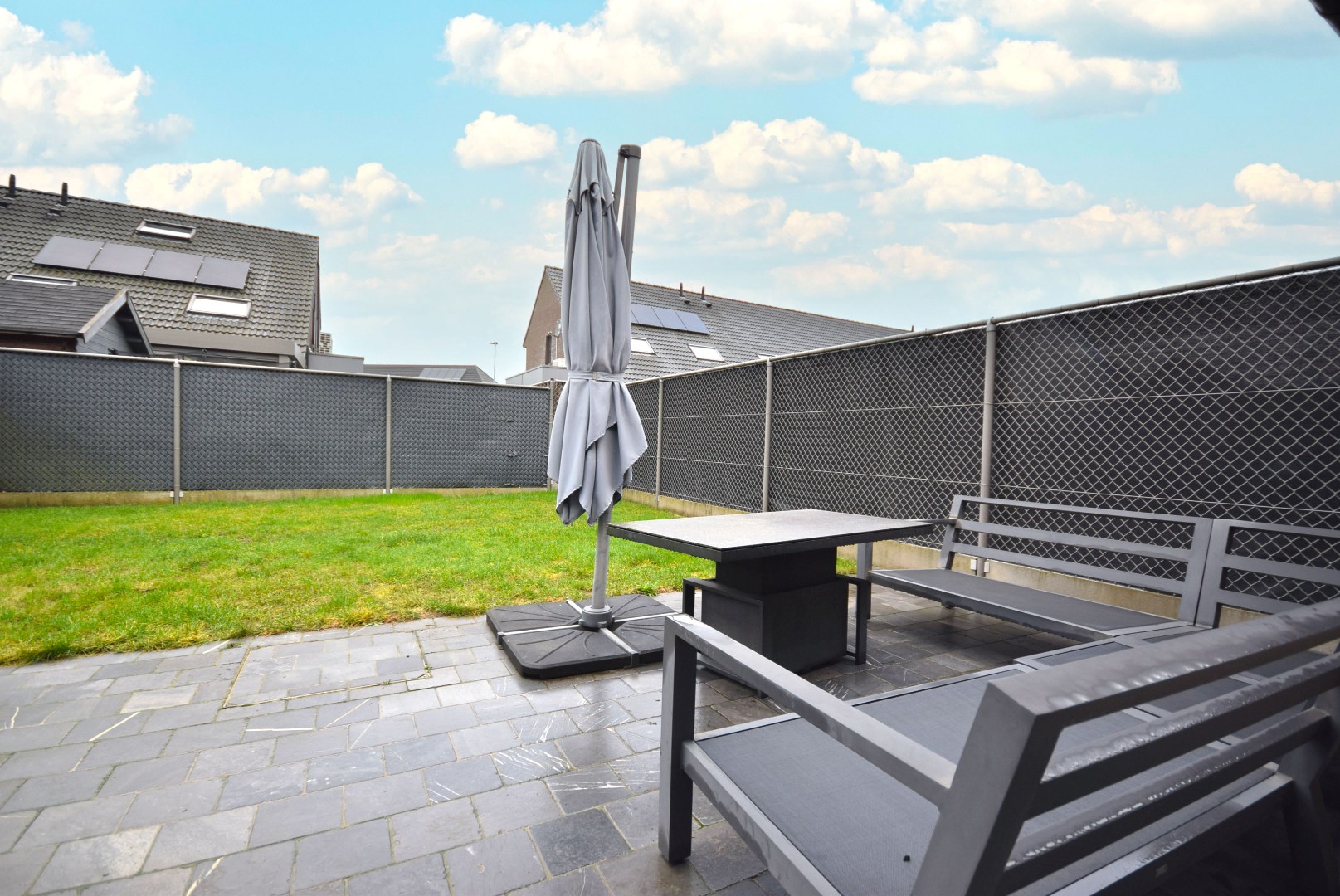 Ruime gezinswoning met drie slaapkamers en tuin - foto 2