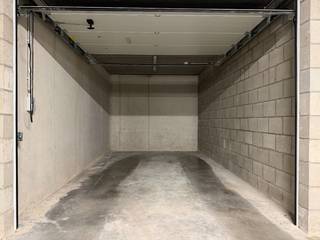 In de ondergrondse kelderverdieping van residentie Beuk te Sint-Michiels, bevinden zich deze afgesloten garageboxen.<br /><br />De garages omvatten :<br /><br />- automatische sectionale poort<br />- schakelaar + lichtpunt<br />- stopcontact<br /><br />Prijzen vanaf 26.000 euro (excl. kosten).<br /><br />Oppervlaktes vanaf 15 m².<br /><br />Voor meer info : 0470 50 50 50 - info@futurimmo.be