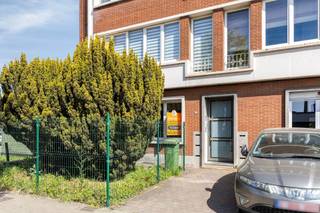 Op zoek naar een instapklaar gelijkvloers appartement met tuin op een rustige ligging? Dit verzorgd appartement in een klein gebouw zonder...
