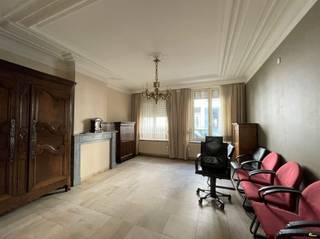 Kantoorruimte op het gelijkvloers van een herenwoning op het Antwerpse Zuid!Het kantoor is gelegen in een bruisende omgeving op het Antwerpse Zuid...