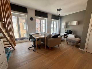 **Duplexappartementje te huur in hartje Leuven!**Op de hoek van de Andreas Vesaliusstraat en de Tiensestraat bevindt zich dit moderne...