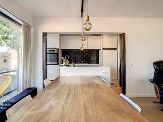 Dit appartement heeft een inkomhal met gastentoilet, een grote lichtrijke leefruimte met volledig uitgeruste open keuken en aansluitend een berging voor wasmachine en droogkast. Er is een praktische badkamer met lavabo en inloopdouche. Tot slot zijn er twee grote slaapkamers. <br />Via een kamer kan je naar het ruime terras van 25 m². <br /> <br />Het appartement beschikt over een private garage die bij te huren is voor 75 euro/ maand.<br /><br />Water en verwarming zijn gemeenschappelijk, elektriciteit is privatief. Er word een maandelijks voorschot van 175 euro gevraagd (inclusief verbruik voor water, gas en elektriciteit). <br /><br />Dit appartement werd recent gronding vernieuwd. <br /><br />Beschikbaar vanaf 01/09/2026.<br /><br />Via volgende link kan u een bezoek inplannen: https://www.marnixvastgoed.be/detail/huren-appartement-heverlee/7587422?<br /> <br />Bij verdere vragen of interesse kan u mij steeds bereiken.