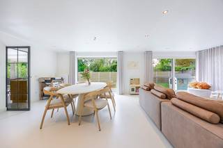 ALLEENSTAANDE VILLA omgeven door groen, mooi rustig gelegen, nabij centrum Leffinge. Deze woning heeft een knappe grondoppervlakte van 800 m²...