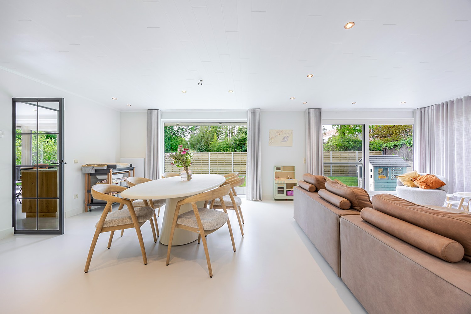 Alleenstaande villa op een mooie locatie, 800 m², met grote garage/atelier - foto 1