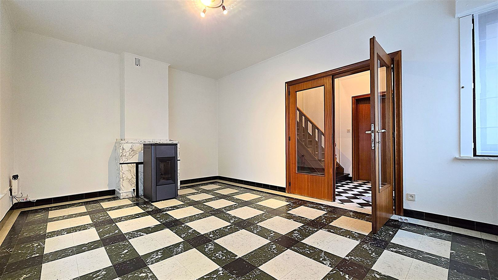 Cozy home with garden and garage - photo 3