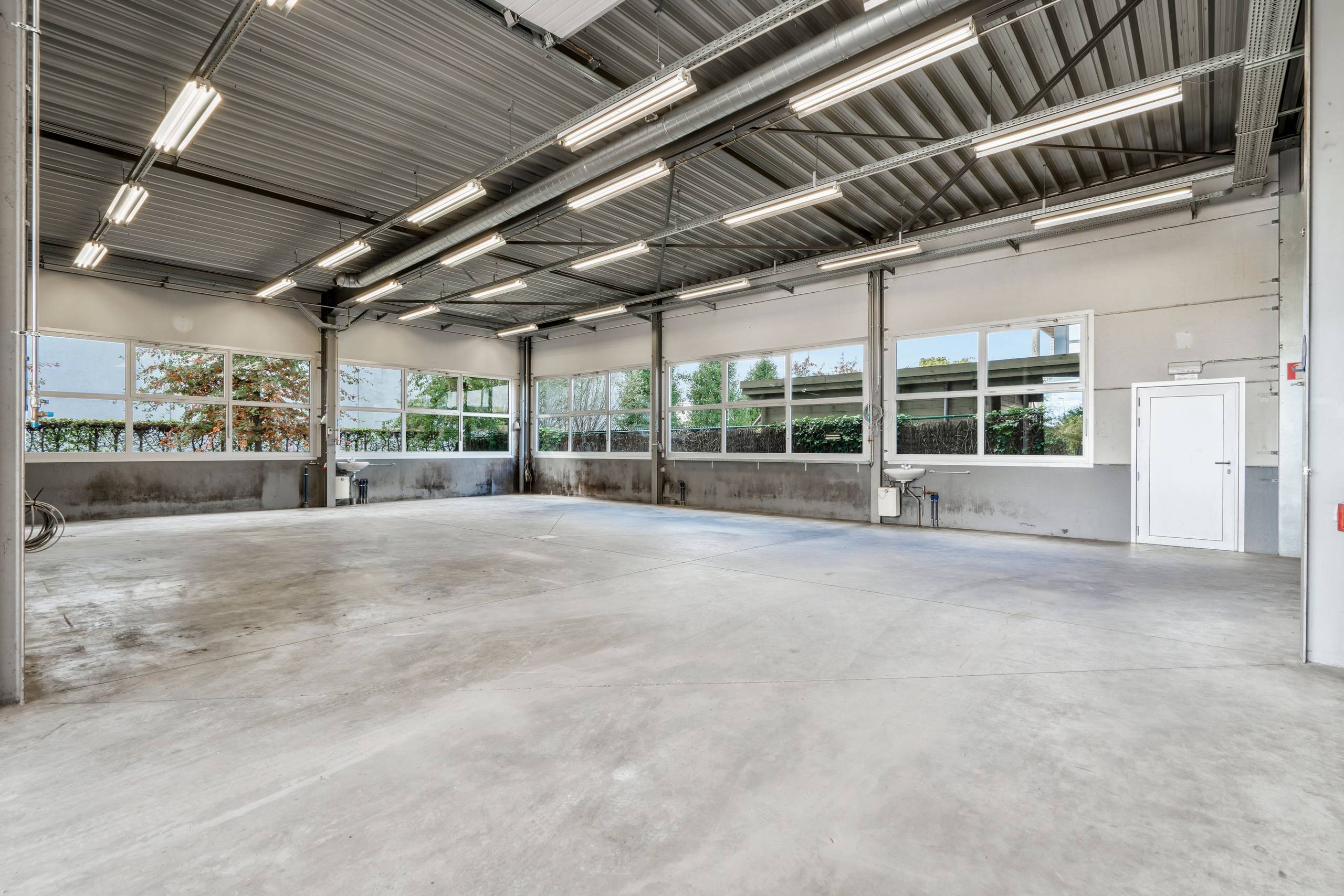 Commercial à louer à Oostkamp - photo 4