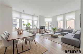 <p><span>Bent u op zoek naar een appartement met potentieel op een centrale ligging in Aalst? Dan is dit appartement op de tweede verdieping zeker het ontdekken waard. Dankzij de gunstige ligging bevinden winkels, horecazaken, openbaar vervoer en tal van voorzieningen zich op wandelafstand, terwijl ook de verbinding naar de E40 vlot bereikbaar is.</span></p><p><span>Het appartement beschikt over een praktische indeling en aangename leefruimtes. Bij het binnenkomen komt u terecht in de lichtrijke woonkamer, waar voldoende plaats is voor een comfortabele zit- en eethoek. Aansluitend bevindt zich de keuken, die functioneel is ingericht en alle mogelijkheden biedt voor dagelijks gebruik.</span></p><p><span>Verder beschikt het appartement over een badkamer en twee volwaardige slaapkamers, wat het geschikt maakt voor zowel eigen bewoning als verhuur.</span></p><p><span>De huidige huuropbrengst bedraagt 7.719,96 euro per jaar. De reële verhuurwaarde wordt geschat op minstens 775 euro per maand, wat aantoont dat er nog interessant potentieel is om het rendement verder te optimaliseren.</span></p><p><span>Dankzij de centrale ligging en het investeringspotentieel vormt dit appartement een interessante opportuniteit voor zowel investeerders als wie op zoek is naar een woning in het centrum van Aalst. Voor meer informatie of een bezoek kunt u contact opnemen met Sébastien van Immo Zone op het nummer 0486/ 41. 85. 66.</span></p>
