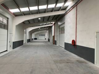 Unité PME facilement accessible de 145 m² à louer à seulement 1 km de la N36 avec une connexion immédiate à l'entrée de l'E17 et la sortie 4...