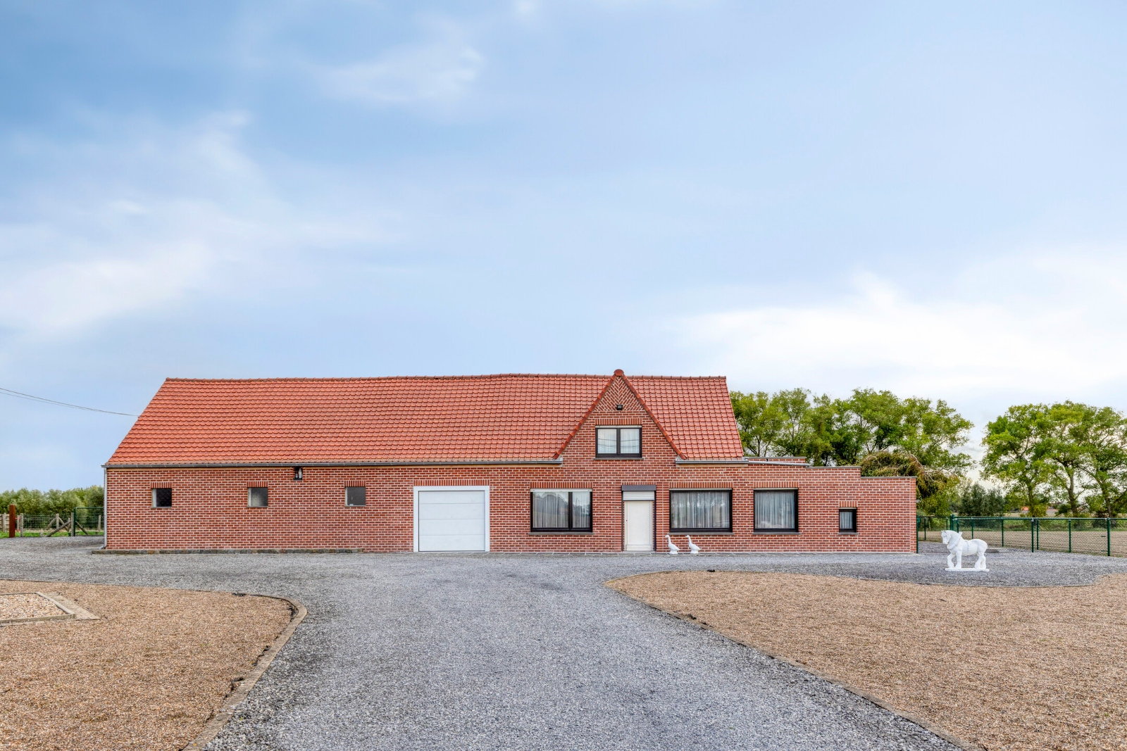 Woning met stallingen en weide op 8.844 m2 - foto 4