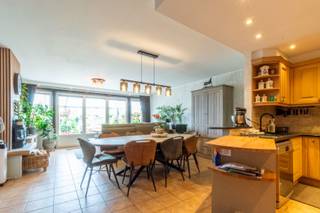 Een ruime, instapklare en energiezuinige woning (bouwjaar: 2009) met oa. 5 slaapkamers, 2 badkamers, garage, 16 zonnepanelen, terras +...