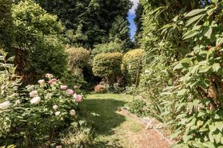 Prachtig Herenhuis gebouwd in 1895 door architect Edouard Ramaekers.Unieke authentieke elementen in eclectische stijl met een symmetrische...