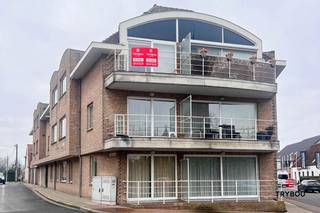 Dit energiezuinige appartement bevindt zich op de tweede verdieping en combineert comfort, bereikbaarheid en een uitstekende ligging.Gelegen vlak bij...