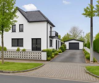 <p>Op zoek naar karakter, ruimte én comfort? Deze charmante mijnwerkerswoning in Genk combineert authentieke details met hedendaags woonplezier. Met <strong>vier ruime slaapkamers</strong>, <strong>twee badkamers</strong> en een gezellige <strong>stadstuin met terras</strong>, is dit de ideale thuis voor gezinnen of wie graag ruim woont met een vleugje nostalgie.</p>
<p>Bij het binnenkomen voel je meteen de warme sfeer van deze karaktervolle woning. De lichtrijke leefruimte sluit naadloos aan op de praktische keuken, perfect om te koken en te tafelen met vrienden of familie. Dankzij <strong>de twee badkamers</strong> is er steeds voldoende comfort en privacy voor iedereen.</p>
<p>Buiten geniet je van een onderhoudsvriendelijke <strong>tuin met terras</strong>, ideaal voor zomerse barbecues of een rustig koffiemoment in de zon. De <strong>garage</strong> biedt plaats voor je wagen én extra opslag.</p>
<p><strong>Troeven op een rijtje:</strong></p>
<ul>
<li>Authentieke mijnwerkersarchitectuur</li>
<li>4 volwaardige slaapkamers</li>
<li>2 badkamers voor extra comfort</li>
<li>Zonnig terras en knusse tuin</li>
<li>Praktische garage</li>
<li>Centrale ligging in Genk, nabij winkels, scholen en openbaar vervoer</li>
</ul>
<p>Deze woning is een unieke kans voor wie houdt van charme én ruimte. Klaar om verliefd te worden?</p>
<p>Contacteer ons vandaag nog voor een bezichtiging!089/20.89.89.</p>