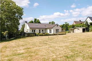 SAINT-SAUVEUR - Bent u op zoek naar een te renoveren landelijk gelegen woning met uitgestrekte tuin?Dan is dit pand misschien iets voor u. De...