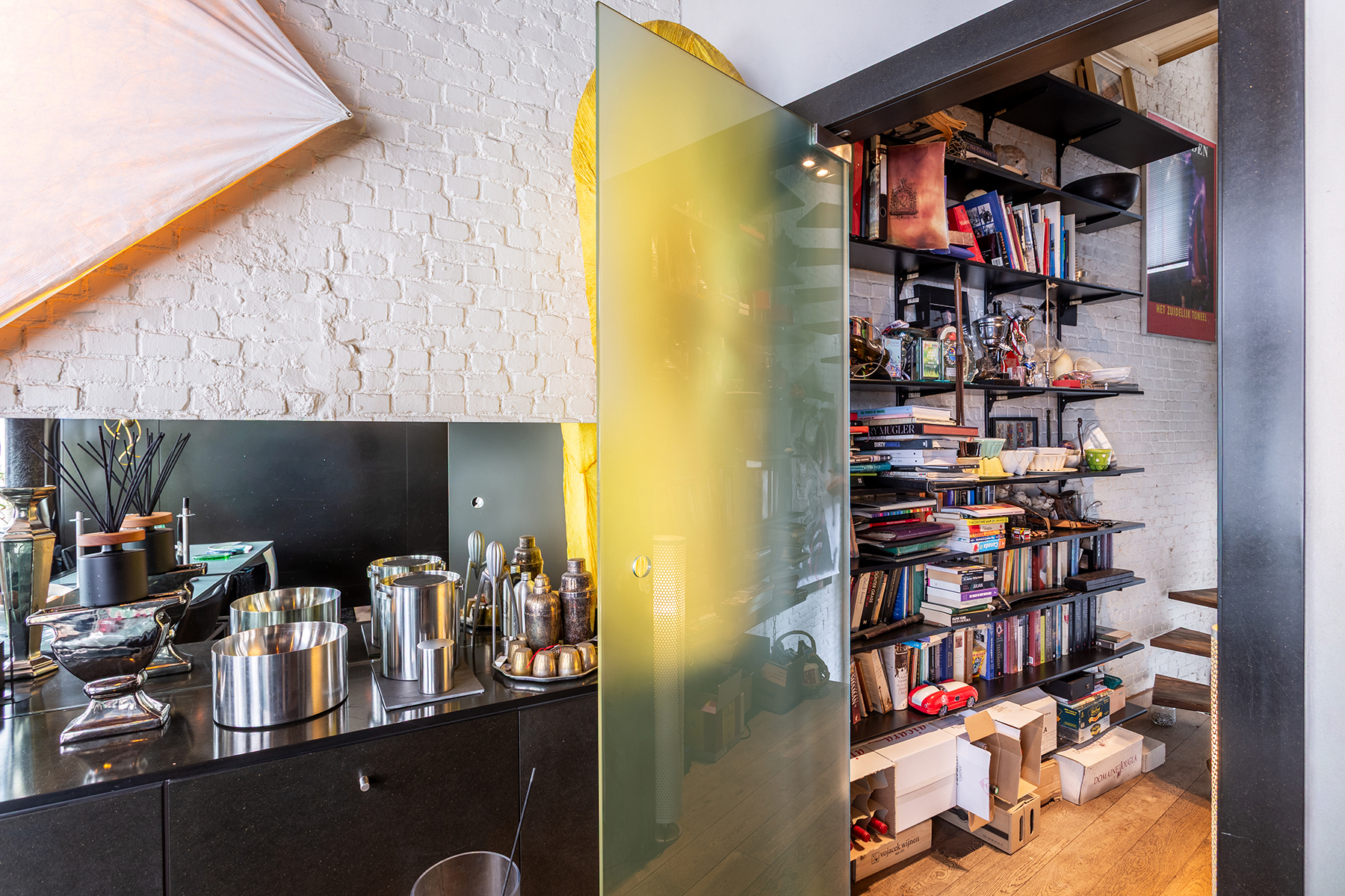 Authentieke woning met winkel en zicht op de Sint Pauluskerk. - foto 4