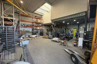 This functional SME unit of approximately 170 m², complemented by a mezzanine of approximately 75 m², is located on Sint-Martinusweg in Ikaros Park in Zaventem and offers an excellent combination of space, accessibility, and ease of access. The unit offers a practical combination of space, accessibility, and excellent ease of access.<br /><br />The storage space features a 4 x 4.50 m sectional door, a separate entrance, and a skylight that provides pleasant natural light.<br />In addition, two private parking spaces are provided.<br /><br />The unit serves as an attractive base for businesses seeking an easily accessible SME unit in Zaventem. Thanks to its location near the Brussels Ring Road (R0), the E19, and the E40, Brussels, the airport, and the surrounding region are easily accessible. Available starting February 1, 2027!<br /><br />Contact PANORAMA B2B for additional information or a no-obligation site visit at 0477 30 40 05.
