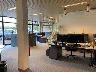 À vendre : grand bureau de 810 m² idéalement situé à Jan Tieboutstraat 67. Ce bien offre une excellente opportunité pour une entreprise à la...