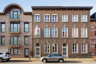 Ontdek deze prachtige, gerenoveerde herenwoning met dubbele garagebox, ideaal gelegen in het centrum van Turnhout — op wandelafstand van...