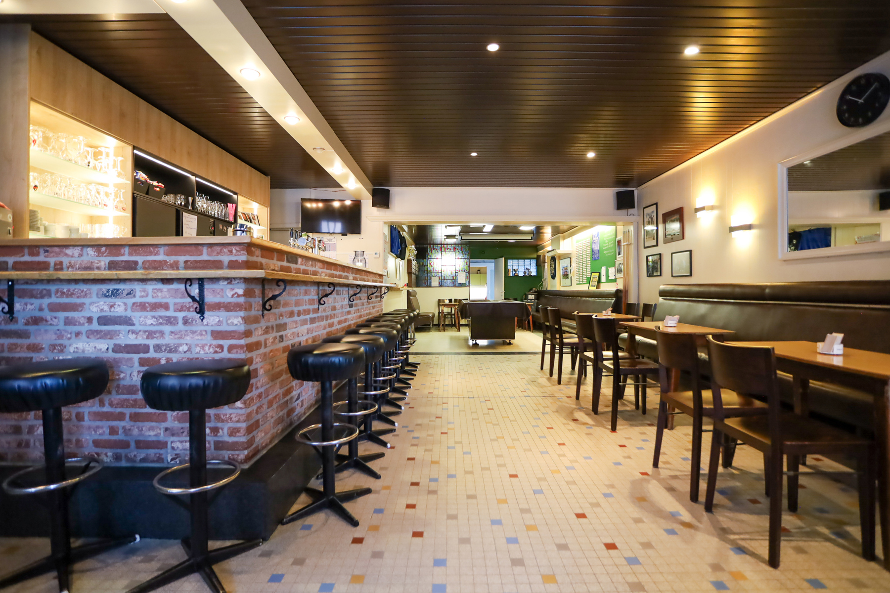 Veelzijdig handelspand met feestzaal en woonst - foto 4