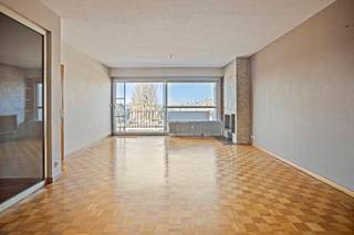 Gelegen op de hoogste verdieping van een verzorgd en kleinschalig gebouw, biedt dit gezellige en ruime appartement een ideale combinatie van...