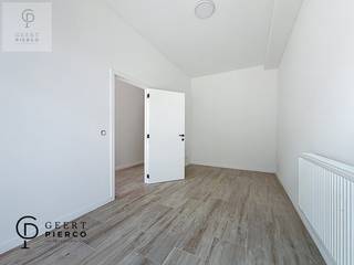 Volledig gerenoveerd handelspand met woonst – omvormbaar tot 100% woonbestemming!Op zoek naar een ruime, instapklare woning met tal van...