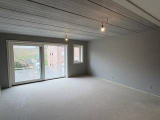 NIEUWBOUW CASCO DUPLEX-APPARTEMENT MET TECHNIEKEN, EEN OVERDEKTE AUTOSTAANPLAATS, EEN BEWOONBARE OPPERVLAKTE VAN 82M², EEN TERRAS VAN 5M² EN...