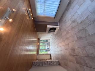 ong&amp;gt;Instapklare woning met 4 slaapkamers<br /><br />Indeling<br />gelijkvloers: inkomhal, apart toilet, berging, wasplaats, living met open keuken, veranda<br />eerste verdiep: 4 slaapkamers, badkamer<br /><br /><strong>Troeven:</strong>
<ul><li>ruime zolder</li><li>rustige ligging</li><li>regenwaterput 1500l</li><li>zonnepanelen + batterij</li><li>open haard met cassete op gas</li><li>volledig aangelegde tuin</li><li>centrale verwarming op gas</li></ul>