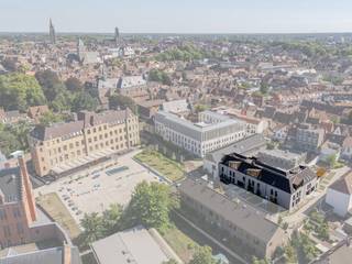In het historisch stadscentrum van Brugge verrijst binnenkort het kleinschalig nieuwbouwproject Weylerhof. De locatie van het project is zeer goed, zo ben je in een mum van tijd op de ring van Brugge en is ook het commerciële centrum van Brugge te bereiken op wandelafstand. Ondanks de centrale ligging van Weylerhof is het zeer rustig gelegen en wordt het project omringd door heel wat groen en historische gebouwen.

De residentie omvat 11 appartementen met een mix van één-, twee- en drieslaapkamerappartementen. De bouwheer voorziet grote bewoonbare oppervlaktes en royale terrassen. Deze mooie ruimtes bieden een antwoord op het hedendaags comfort en de woonnoden. Zo werd er veel aandacht besteed aan de indeling, afwerking en oriëntatie van de appartementen. Alle terrassen hebben een zuid - of een westoriëntatie waardoor er maximale lichtinval is in de appartementen. Op vlak van afwerking zijn er mooie budgetten voorzien voor vloeren, keuken, sanitair, etc... Alle appartementen worden standaard verwarmd met vloerverwarming. Naast de 11 appartementen zijn er ook privatieve bergingen op het gelijkvloers en garageboxen op de kelderverdieping.

Ben je op zoek naar een nieuwe permanente woonst of investering pal in het centrum van Brugge? Contacteer ons voor meer info via 050 70 81 74 of op hello@keyimmo.be