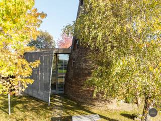 In de rustige en vlot bereikbare Pater Damiaanstraat bevindt zich dit uitzonderlijk kantoorgebouw, opgetrokken in 2002 met bijzonder oog...