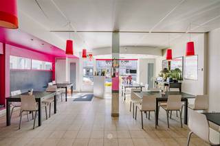 DESTELBERGEN: Veelzijdig handelspand met woonst in hartje DestelbergenBent u op zoek naar een handelshuis met woonst in het centrum van Destelbergen?...