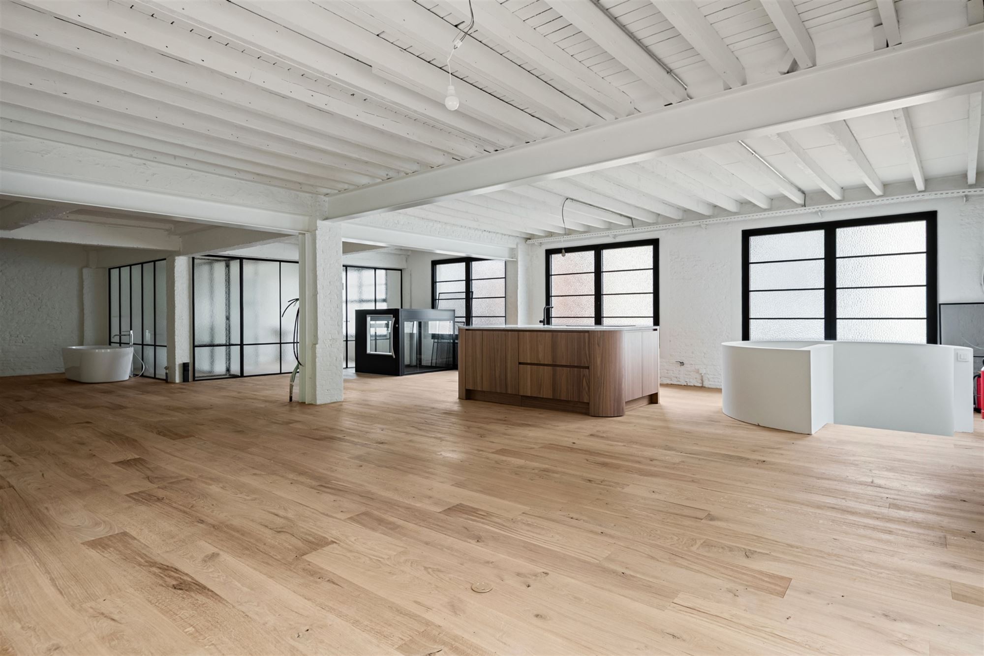 Een verborgen loft met atelier en tuin, waar ruimte en karakter samenkomen. - foto 1