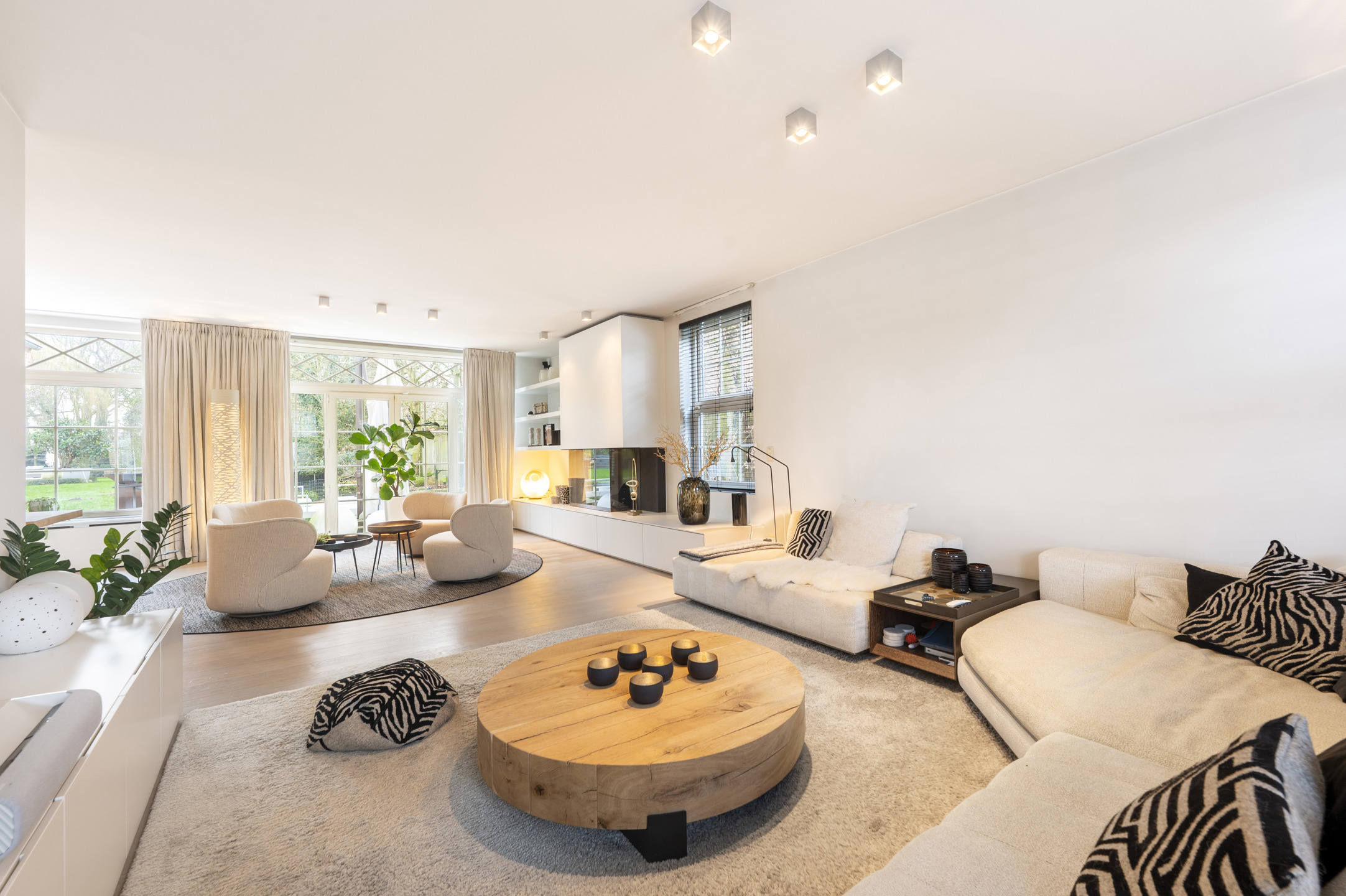 AARTSELAAR - Villa met zwembad en ruimte voor praktijk - foto 2