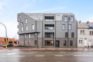 <p>Op zoek naar rust en natuur, maar u wilt het bruisende stadsleven niet missen? Dat kan in nieuwbouwproject De Stroppen. <br />U woont vlakbij het water en op wandelafstand van het stadscentrum. Ook in uw appartement is het aangenaam vertoeven. Bij het karaktervolle ontwerp en de keuze voor duurzame materialen stonden steeds het wooncomfort, de veiligheid en de rust van de bewoners centraal. Naast een ruime leefruimte en 2 of 3 slaapkamers beschikt elk appartement over een terras. <br />*6% BTW onder voorwaarden!</p>