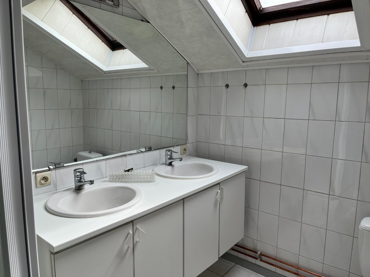 Ruim appartement met 2 slaapkamers en autostaanplaats te Leke - foto 5