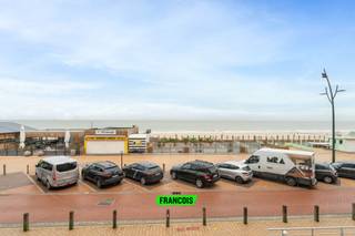 Op de eerste verdieping van de stijlvolle residentie SCARPHOUT, op toplocatie Zeedijk 152 tussen het Casino en de Pier, bevindt zich dit...