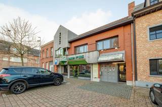 Hedendaagse commerciële ruimte met atelier en opslagplaats in het centrum van Herenthout. Dit opmerkelijke pand in het hart van Herenthout biedt een...