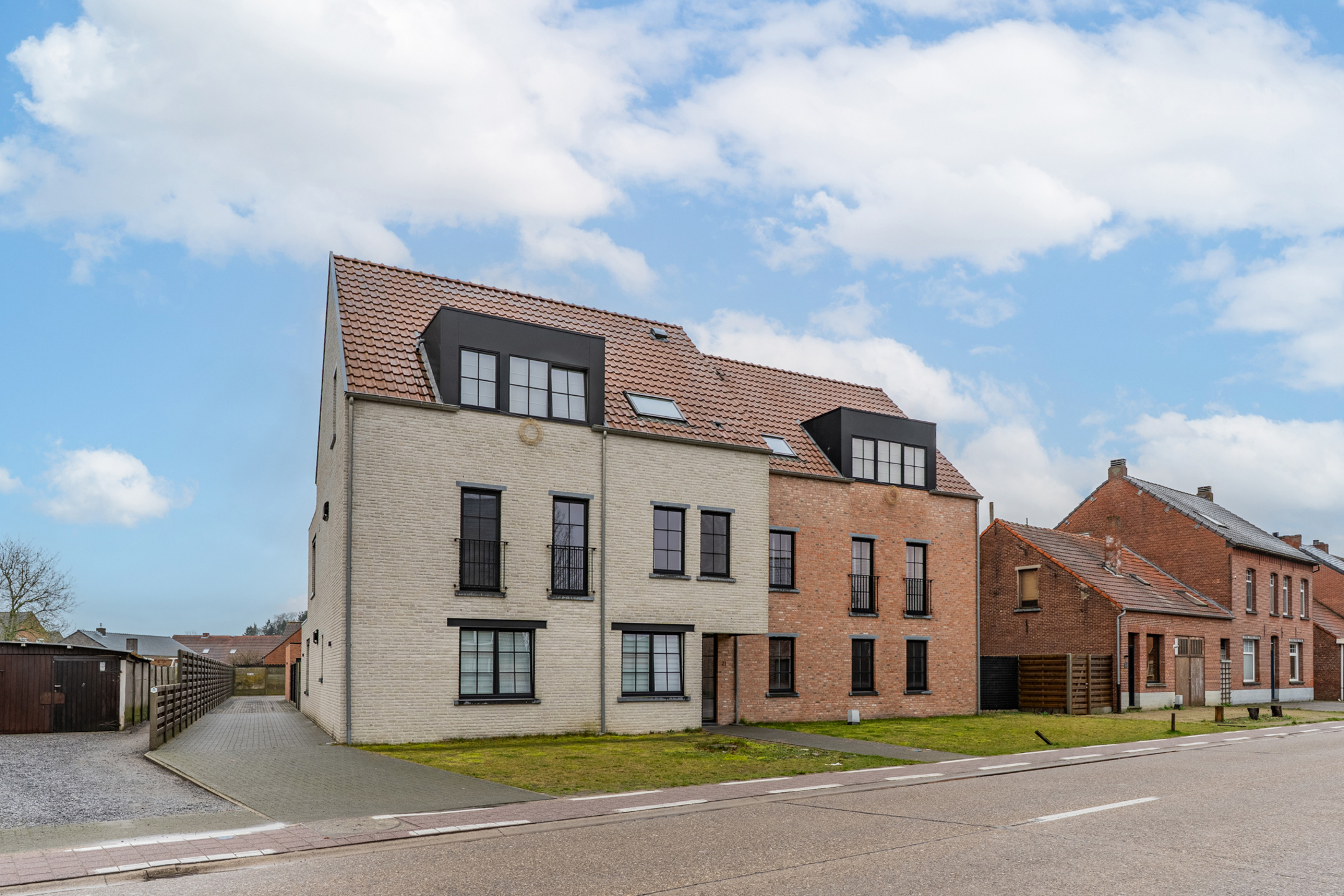 Recent gelijkvloers appartement met garage - foto 1