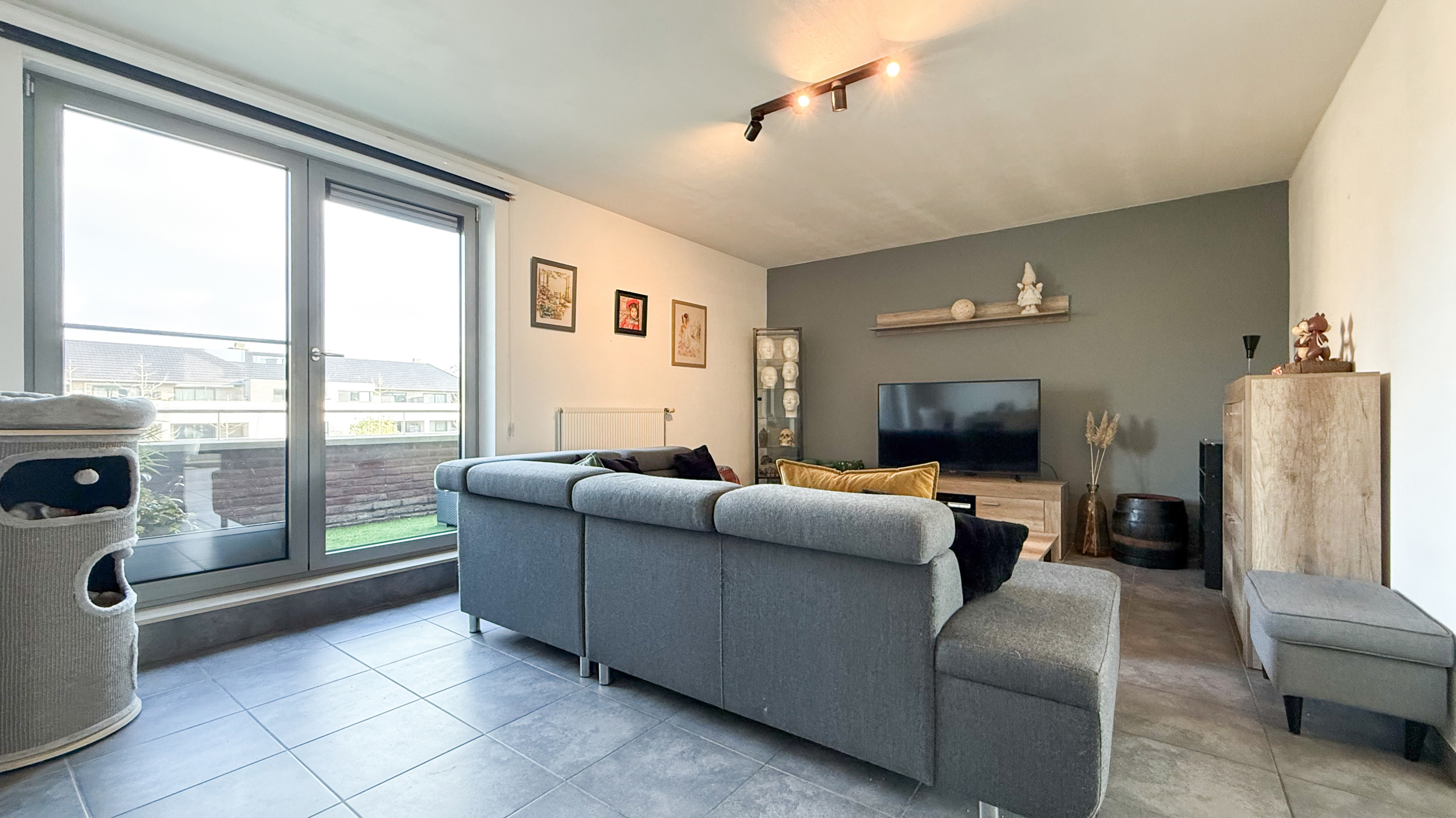 Ruim appartement van 105m² met terras en parking en EPC B! - foto 2