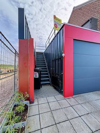 <p><span>Gemeubelde studio (58m²) te Poperinge (Abele)</span></p><p><span>Deze ruime studio is voorzien van een ingebouwde keuken, badkamer met douche, toilet, lavabomeubel en wasmachine.</span></p><p><span>Er is bovendien een terras met verzicht en extra bergruimte.</span></p><p><span>Energie- en waterverbruik voor 1 persoon zijn reeds inbegrepen in de huurprijs!</span></p><p><span> </span></p><h1><span>Wenst u een bezoek in te plannen? Maak dan hier uw huurdersprofiel aan voor dit pand: </span></h1><p><span><span>https://clee.be/nl/app/kandidaat-stellen/0476526158/db8c1e81-54b6-f111-a6a9-6045bd888d3d</span></span></p><p><span> </span></p>